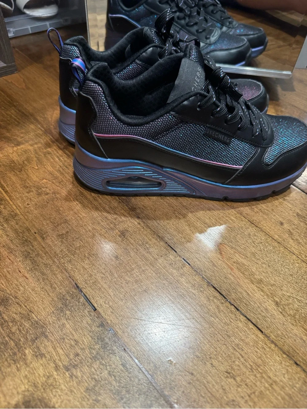 Women sketches Black Iridescent Athletic Sneakers. Size 7.5
